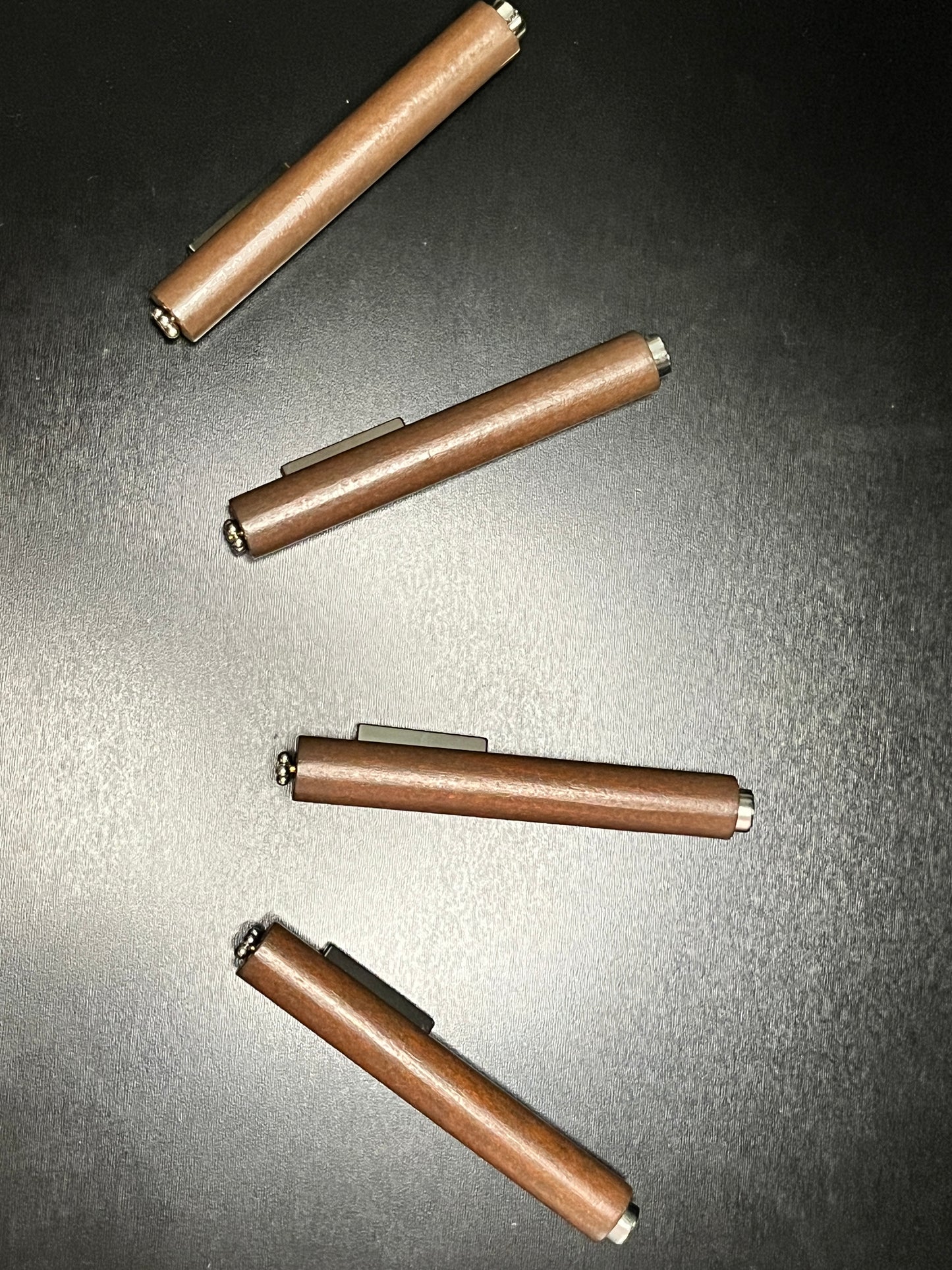 3-in-1 Dual-Ended Cat Eye Nail Magnet – Luxe Wooden Tool for Chrome & Magnetic Nail Art Effects