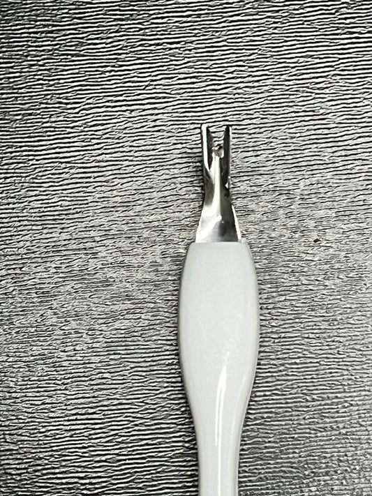 2-in-1 Cuticle Tool – Dual-End Trimmer & Pusher for Precise Nail Care