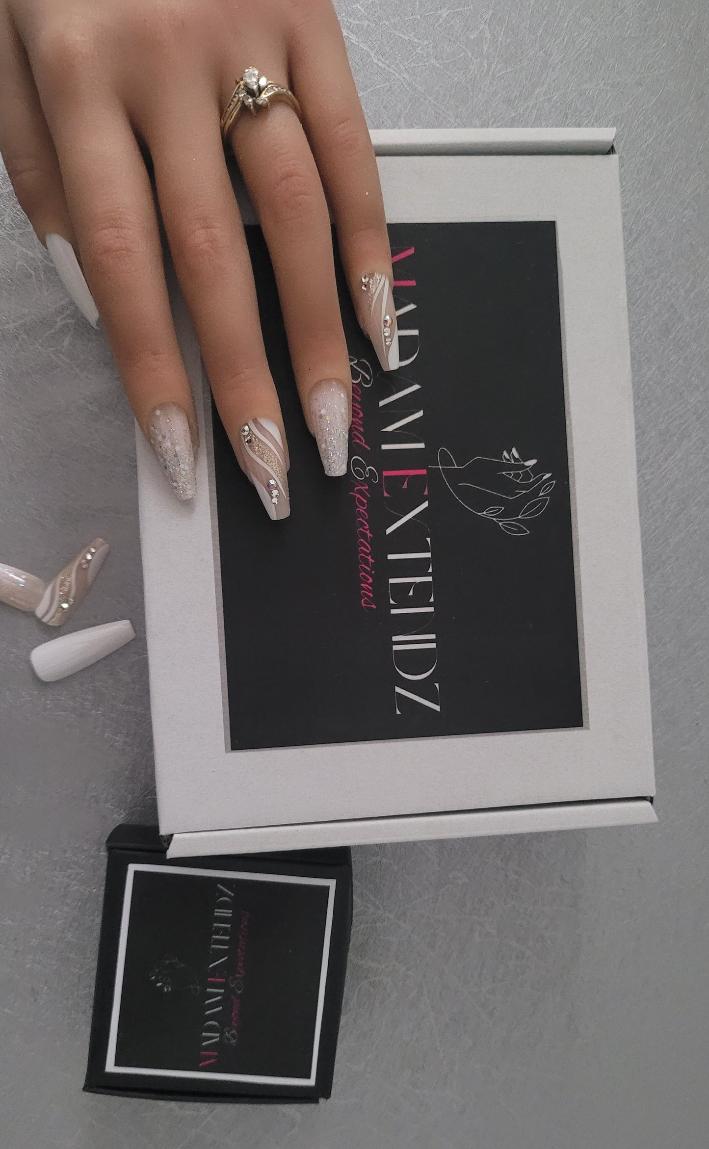 Madam Extendz Accent Acrylic Collector’s Box (limited)