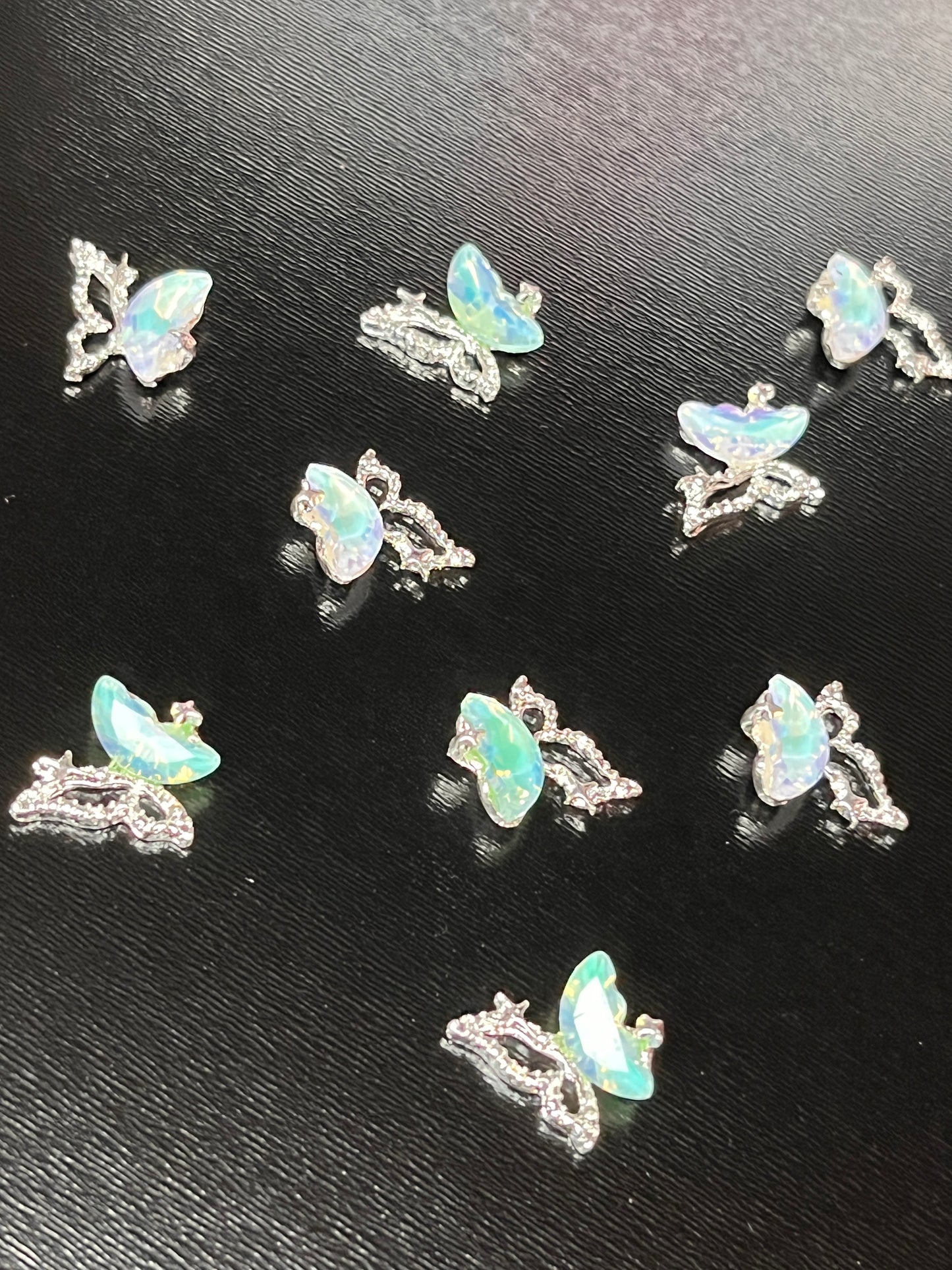 Butterfly Pearl Accent Charms – 3D Charms for A Elegant, Eye-Catching Nail Designs