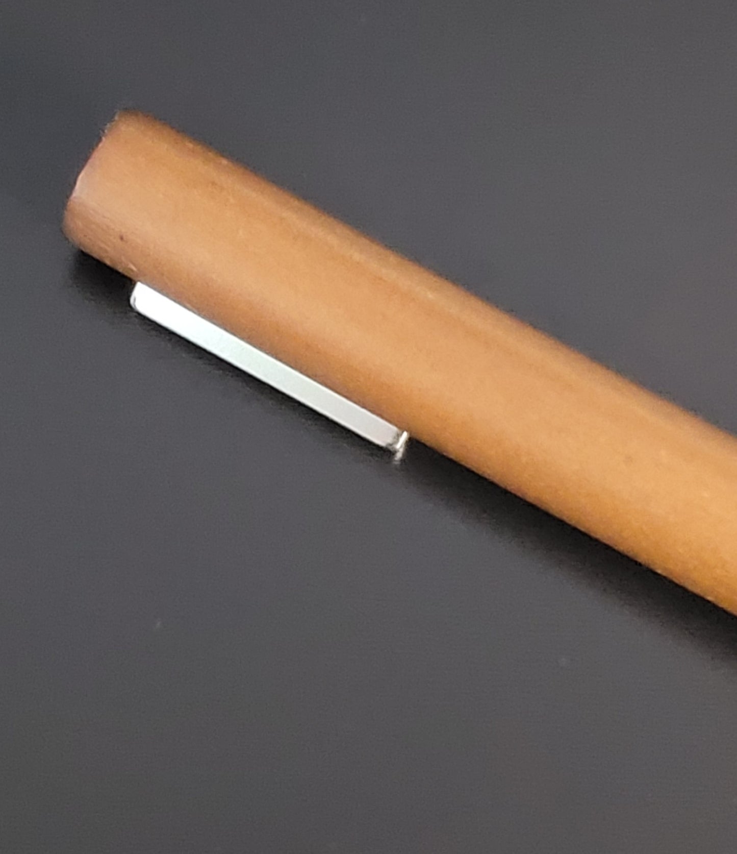 3-in-1 Dual-Ended Cat Eye Nail Magnet – Luxe Wooden Tool for Chrome & Magnetic Nail Art Effects