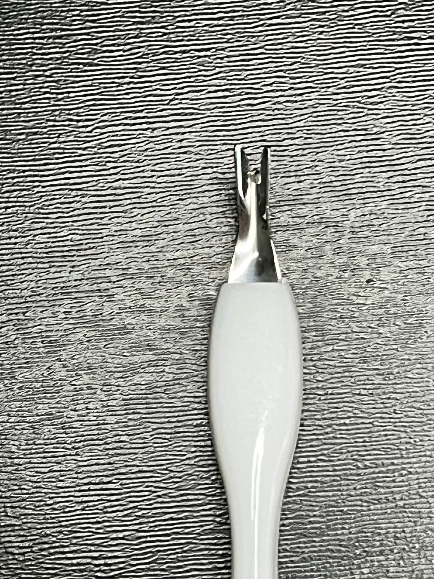 2-in-1 Cuticle Tool – Dual-End Trimmer & Pusher for Precise Nail Care